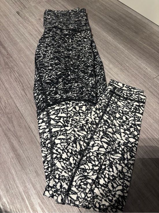 lululemon athletica Pants - Lululemon tights size 6 - new condition
